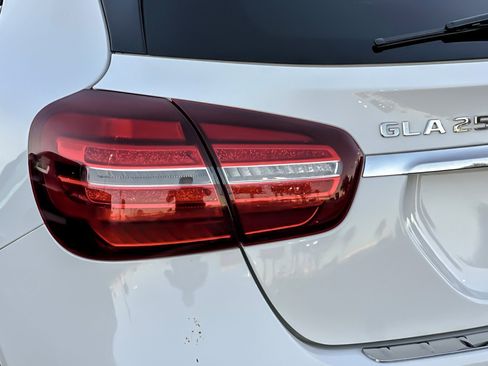 Used 2018 Mercedes-Benz GLA 250 image 26