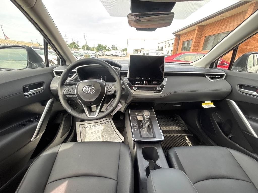 Used 2026 Toyota Corolla Cross XLE w/ Convenience Package FWD image 27