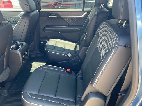 Used 2025 GMC Acadia Denali w/ LPO, Floor Liner Package AWD/4WD image 6