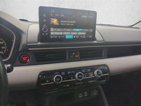 Used 2025 Honda Pilot Touring image 8