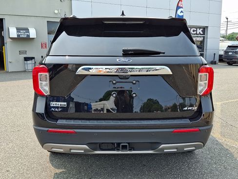 Used 2023 Ford Explorer XLT w/ Equipment Group 202A AWD/4WD image 5