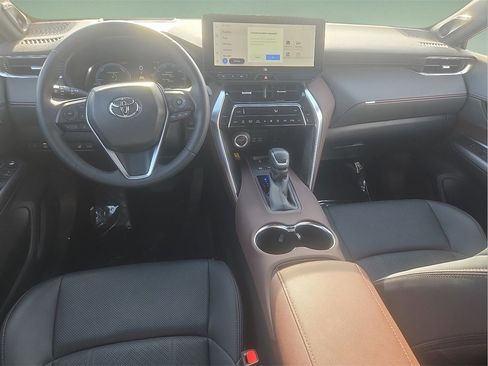 Used 2024 Toyota Venza Limited image 16