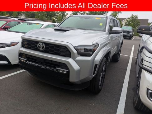 Used 2025 Toyota 4Runner TRD Sport AWD/4WD image 4