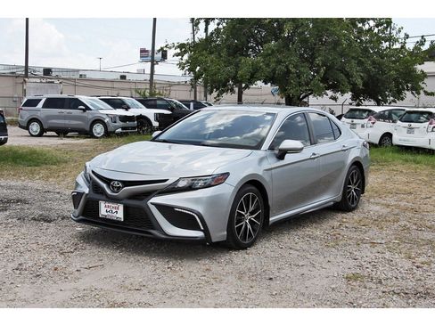 Used 2022 Toyota Camry SE w/ Convenience Package FWD image 7