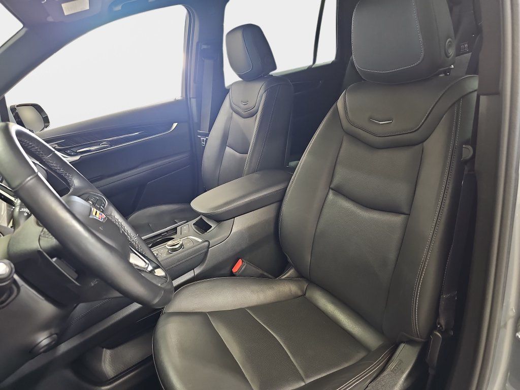 Used 2025 Cadillac XT6 Premium Luxury AWD/4WD image 18