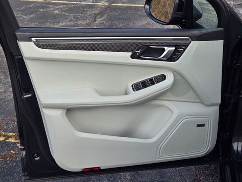 New 2026 Porsche Macan GTS image 17