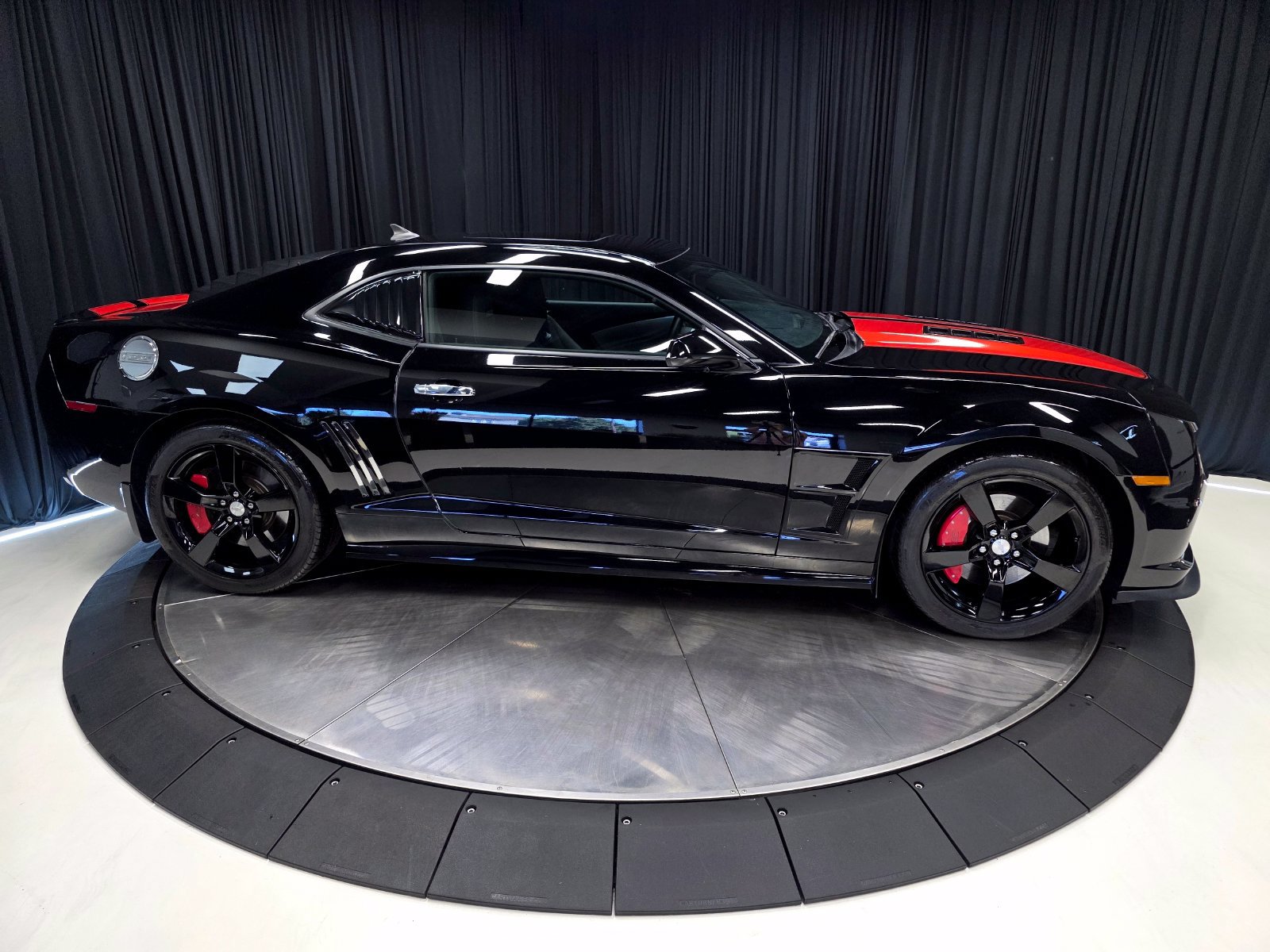 Used 2010 Chevrolet Camaro SS w/ Orange Stripe Package RWD image 13