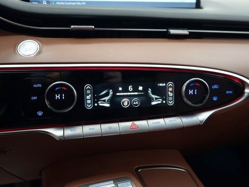 Used 2022 Genesis GV70 2.5T w/ Advanced Package image 41