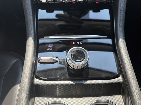 Used 2024 Jeep Grand Cherokee Limited w/ Black Appearance Package image 33