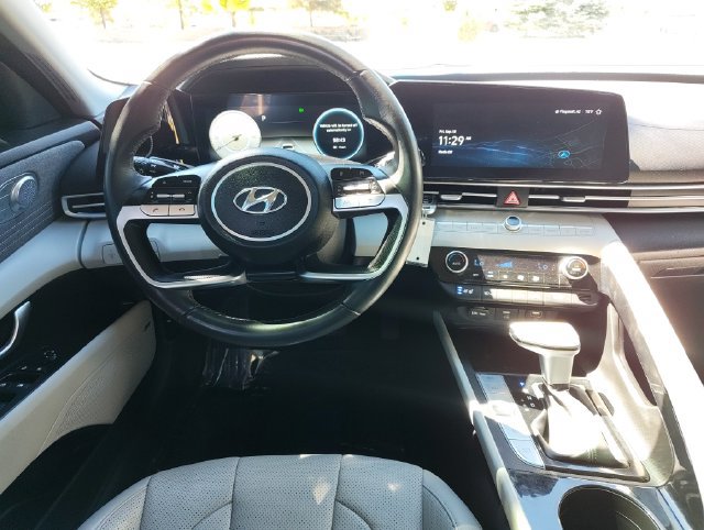 Used 2023 Hyundai Elantra Limited w/ Preferred Accessory Package FWD image 23