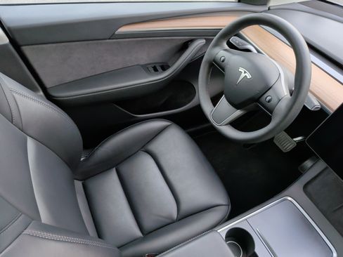 Used 2024 Tesla Model Y Long Range AWD/4WD image 30
