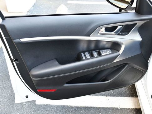 Used 2023 Genesis G70 3.3T RWD image 30