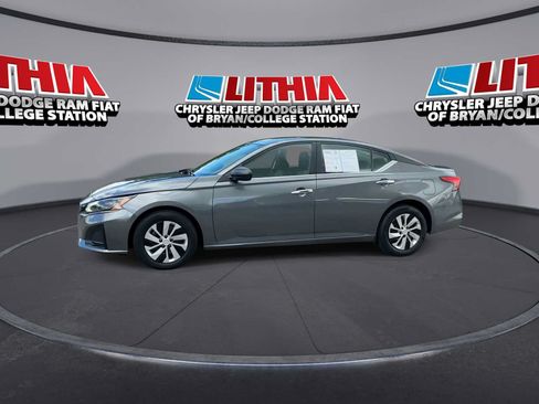Used 2024 Nissan Altima 2.5 S FWD image 4