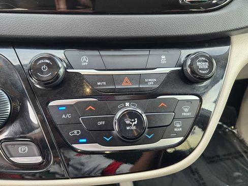 Used 2024 Chrysler Voyager LX FWD image 14