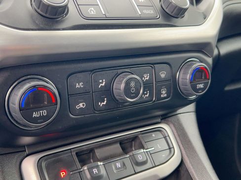 Certified 2023 GMC Acadia SLT image 17