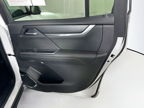 Used 2025 GMC Acadia Elevation image 32