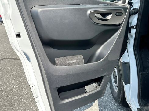 Used 2025 Mercedes-Benz Sprinter 2500 image 10