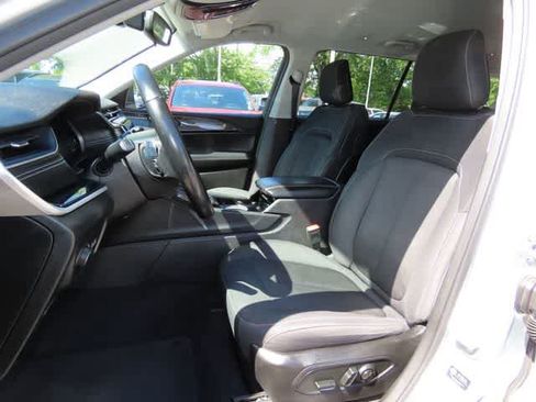Used 2022 Jeep Grand Cherokee L Laredo w/ Luxury Tech Group I AWD/4WD image 13
