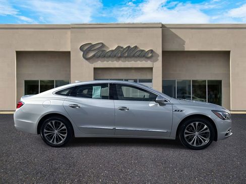 Used 2018 Buick LaCrosse Essence image 2