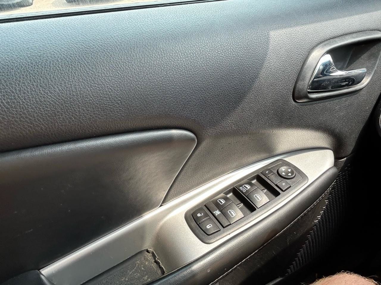 Used 2018 Dodge Journey SE w/ Connectivity Group FWD image 27