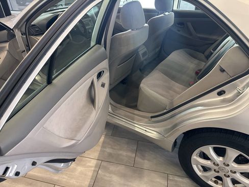 Used 2011 Toyota Camry LE w/ LE Extra-Value Pkg image 18