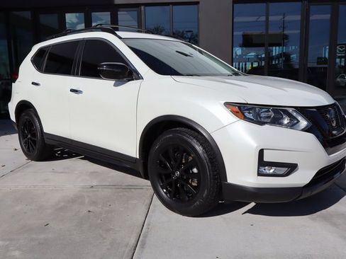 Used 2018 Nissan Rogue SV image 1