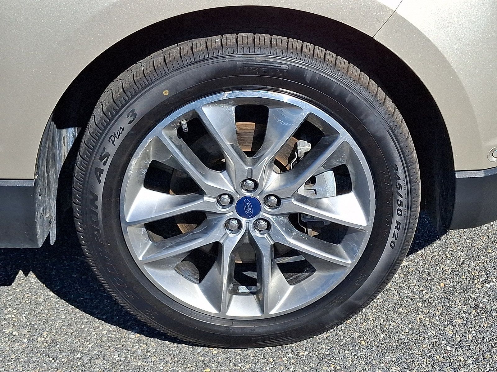 Used 2018 Ford Edge Titanium w/ Equipment Group 302A AWD/4WD image 9