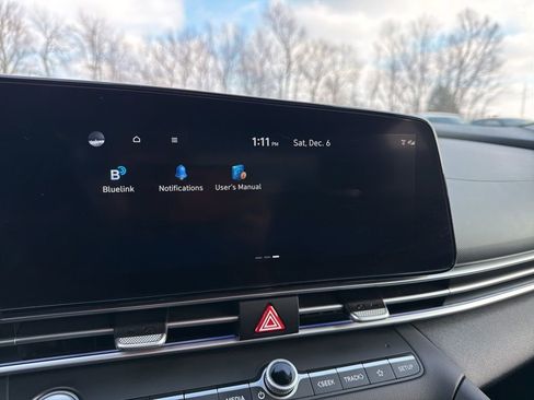 Used 2023 Hyundai Elantra Limited image 32