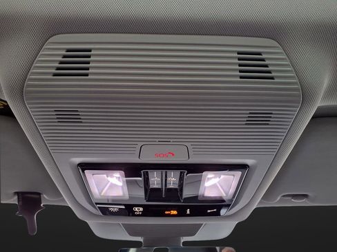 New 2026 Volkswagen Tiguan SE image 31