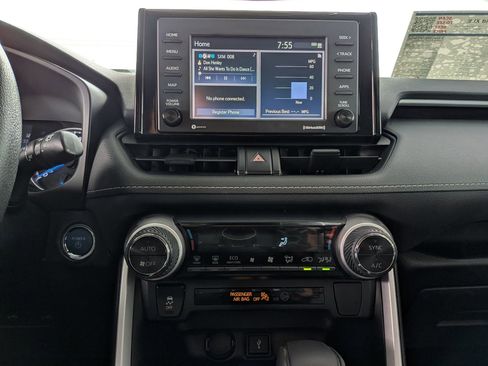 Used 2021 Toyota RAV4 XLE AWD/4WD image 19