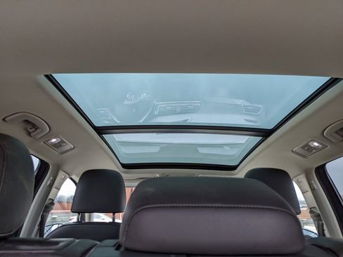 Certified 2021 Volkswagen Tiguan SE image 13