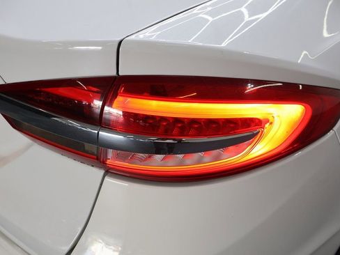 Used 2020 Ford Fusion SE image 28