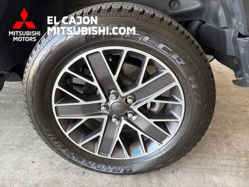Used 2023 Jeep Wrangler Unlimited Sahara AWD/4WD image 6