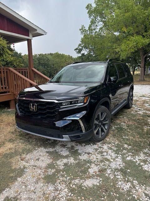 Used 2023 Honda Pilot Elite image 2