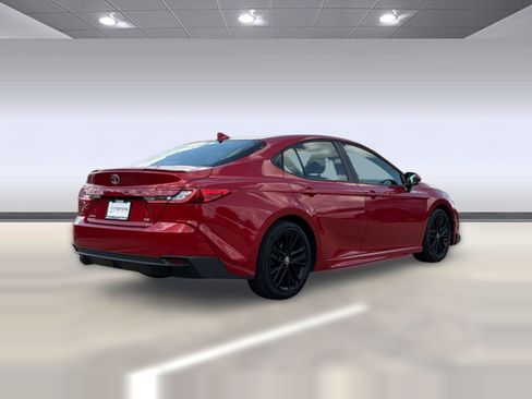 Used 2025 Toyota Camry SE FWD image 9