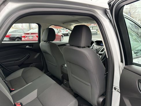 Used 2014 Ford Focus SE w/ SE Winter Package image 24
