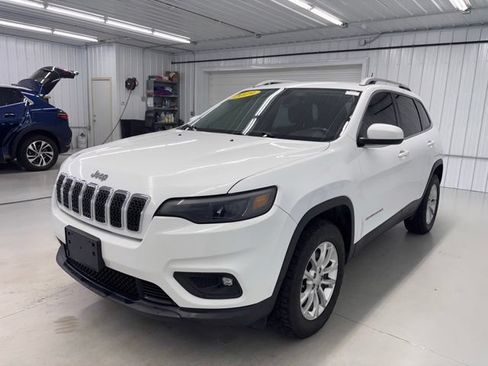 Used 2019 Jeep Cherokee Latitude w/ Comfort & Convenience Group AWD/4WD image 3