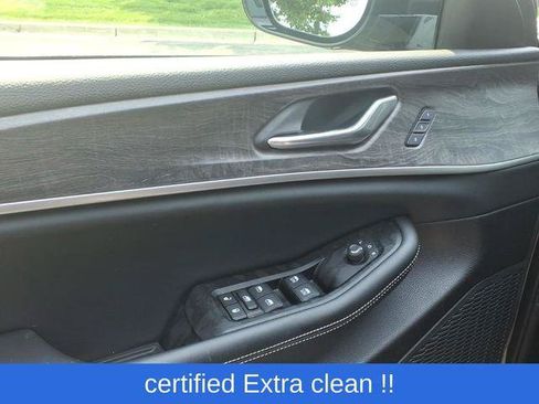 Certified 2024 Jeep Grand Cherokee Limited w/ Black Appearance Package AWD/4WD image 9