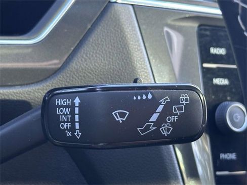 Used 2022 Volkswagen Tiguan SE image 36