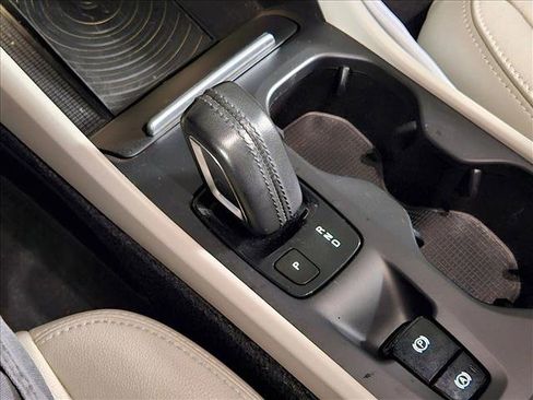 Used 2019 Volvo XC40 T5 Momentum image 12