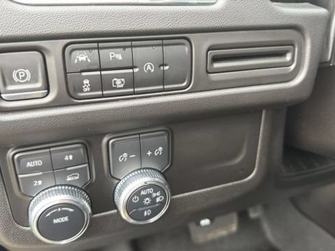 Used 2024 GMC Yukon SLT w/ SLT Premium Package AWD/4WD image 15