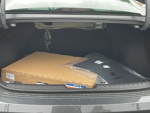 New 2025 Hyundai Elantra Limited image 31