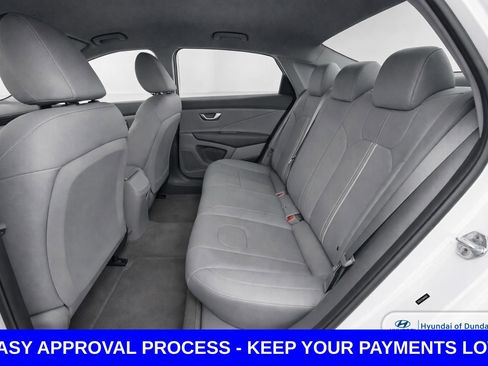 Used 2021 Hyundai Elantra SEL FWD image 12