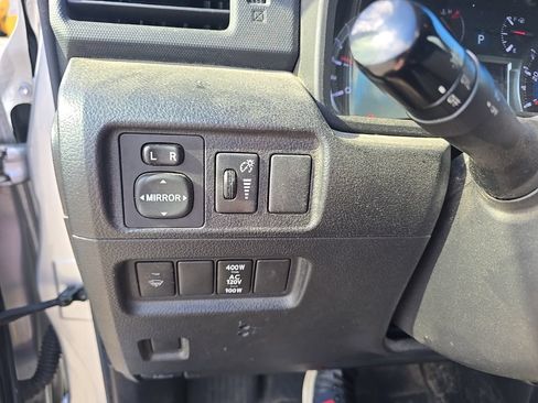 Used 2017 Toyota 4Runner SR5 AWD/4WD image 19