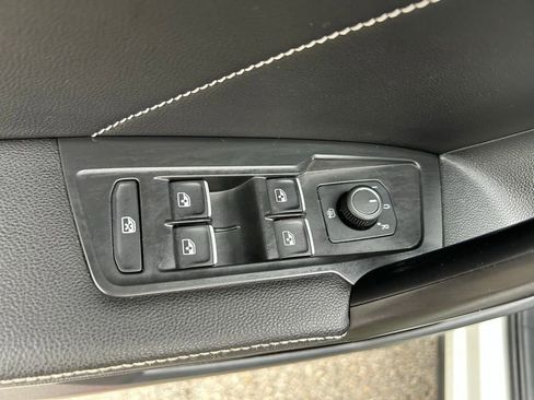 Used 2022 Volkswagen Tiguan SE R-Line image 17