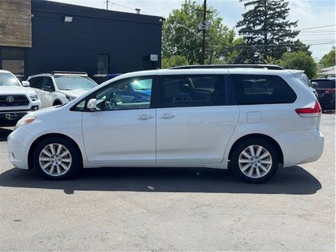 Used 2014 Toyota Sienna Limited w/ Limited Premium Package AWD/4WD image 2