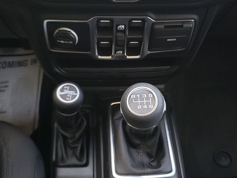 Used 2023 Jeep Gladiator Sport AWD/4WD image 21