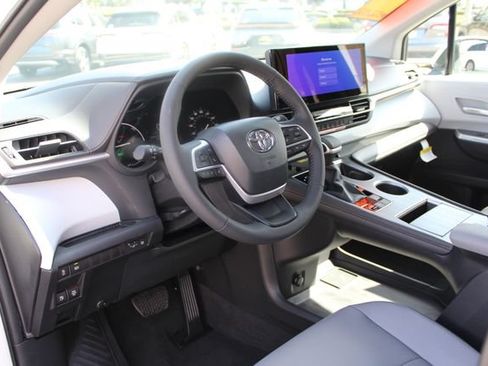 Certified 2026 Toyota Sienna XLE FWD image 66