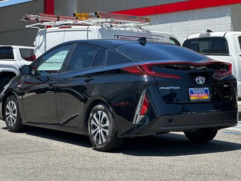 Used 2021 Toyota Prius Prime XLE w/ Carpet Mat Package (TMS) FWD image 6