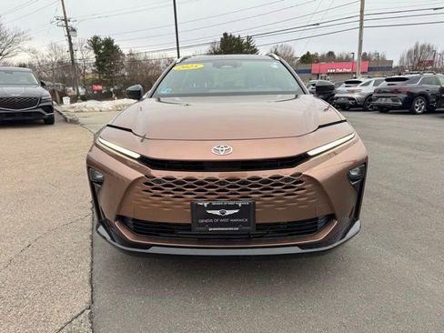 Used 2025 Toyota Crown Signia w/ Advanced Technology Package image 18